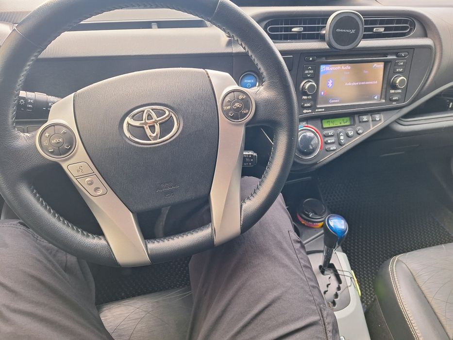 Toyota Prius C  гібрід