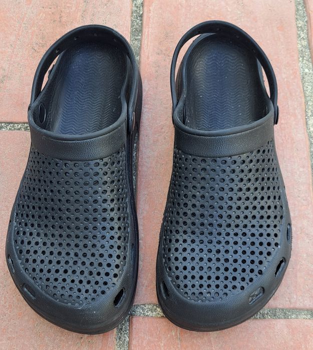 Chinelos / Sandálias borracha (tipo cocks)