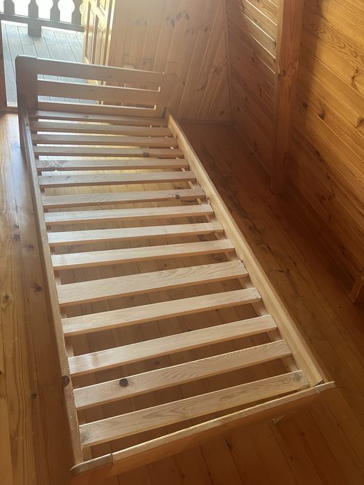 Łóżko sosnowe używane 90x200