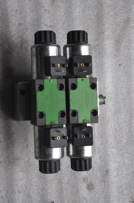 ROZDZIELACZ ELEKTROZAWÓR / CEWKA MECALAC NR RPE3-063Y11/01200E1/M