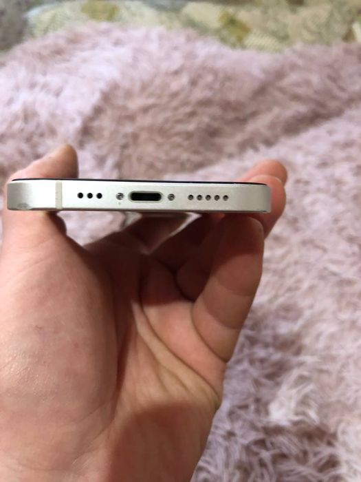 Продам iPhone 12.