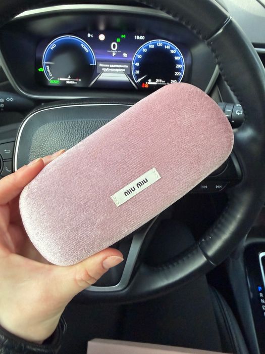 Трендові окуляри Miu miu