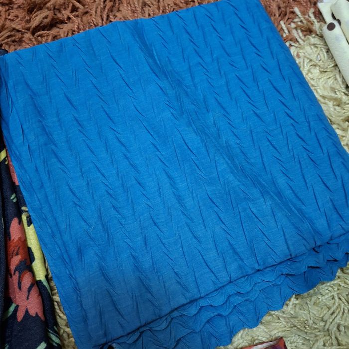 Відрізки тканини нові різні