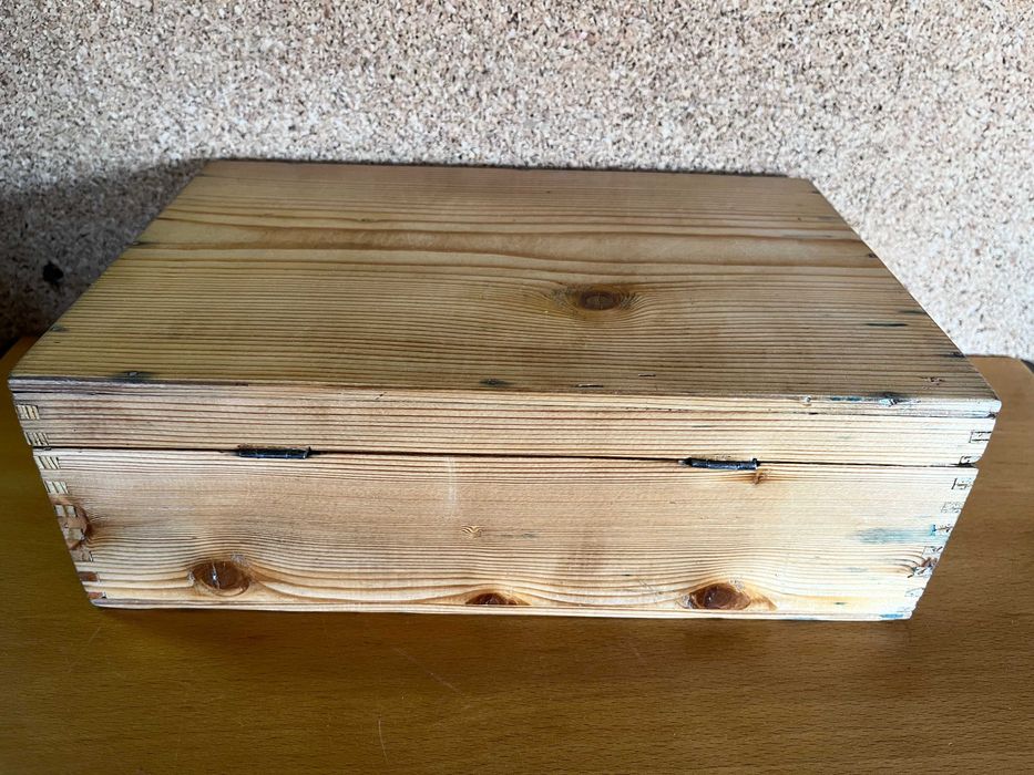 Caixa de madeira com malhetes