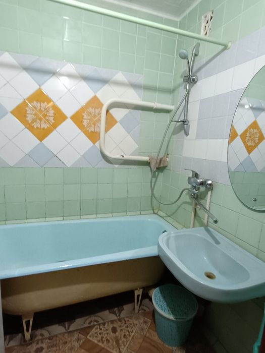 Голосiiвський проспект,13. М.Демiiвська.