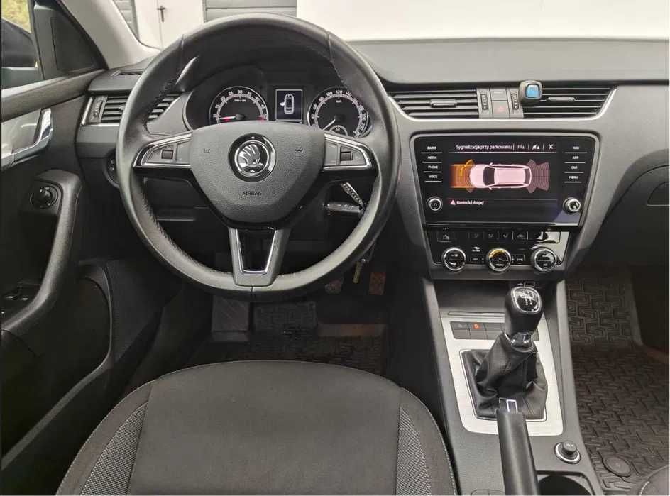 Wypożyczalnia aut Wynajem aut Skoda Octavia Kombi Automat