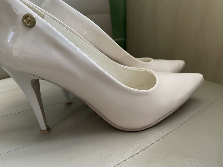 Szpilki Cavani perlowe