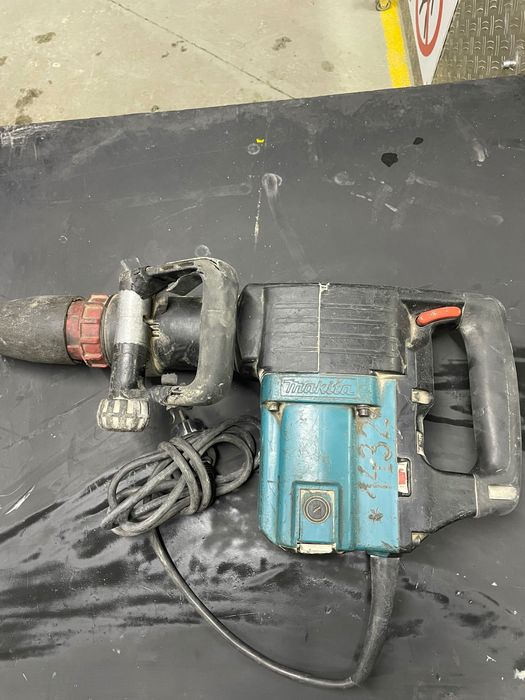 Młot Udarowy Kujący MAKITA HM1202C Używany