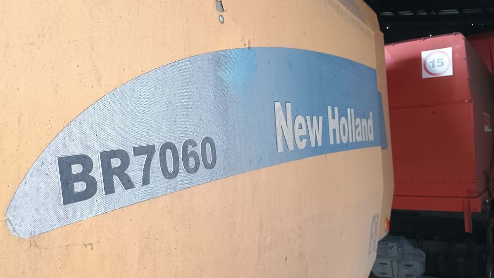 Prasa New Holland BR7060