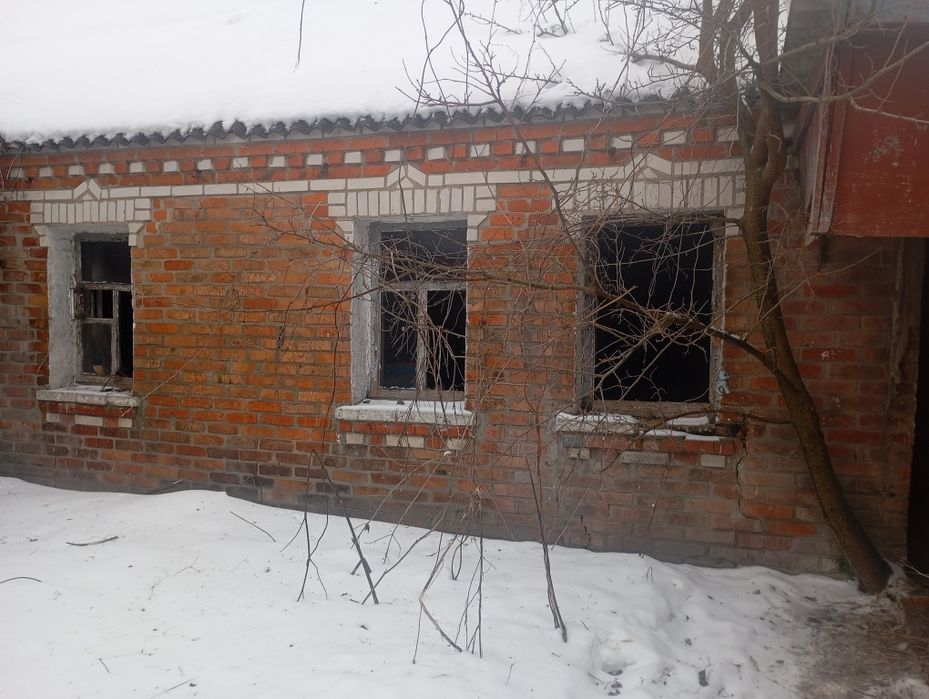 Земельна ділянка з будинком та гаражем
