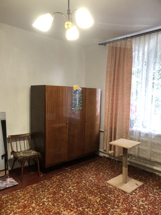 Продається частина будинку , центр
