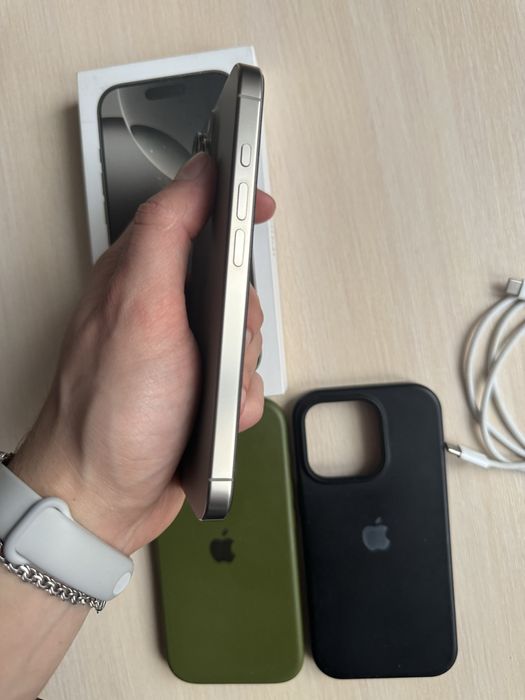 iPhone 16 Pro 256, стан нового, акум 94, неверлок
