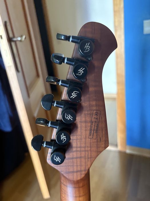 Bundle Guitarra Elétrica Harley Benton Fusion-III + Amplificador Fender Mustang LT25 (Impecável) + EXTRAS