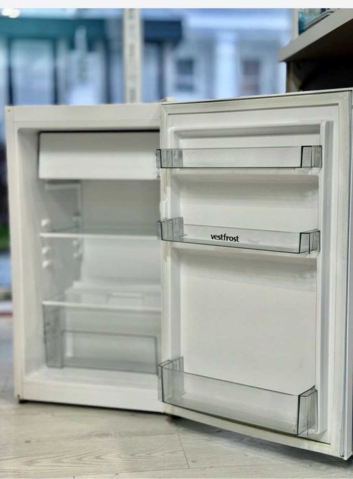 Недорогий міні холодильник, Vestfrost CMR085W. Великий вибір!