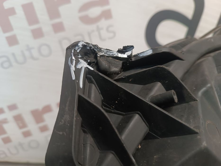 Ótica / Farol Direito OPEL ASTRA H - 084421140R