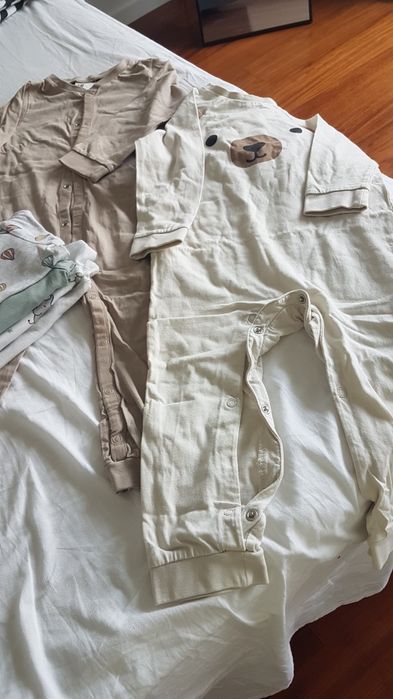 2 pijamas e 4 bodys n.92 - Como novos