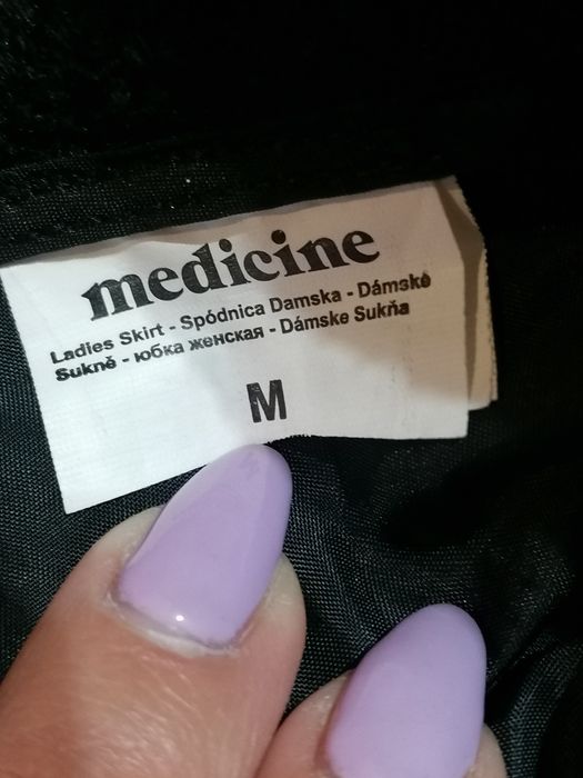 Śliczna spódniczka Rozmiar M marki Medicine
