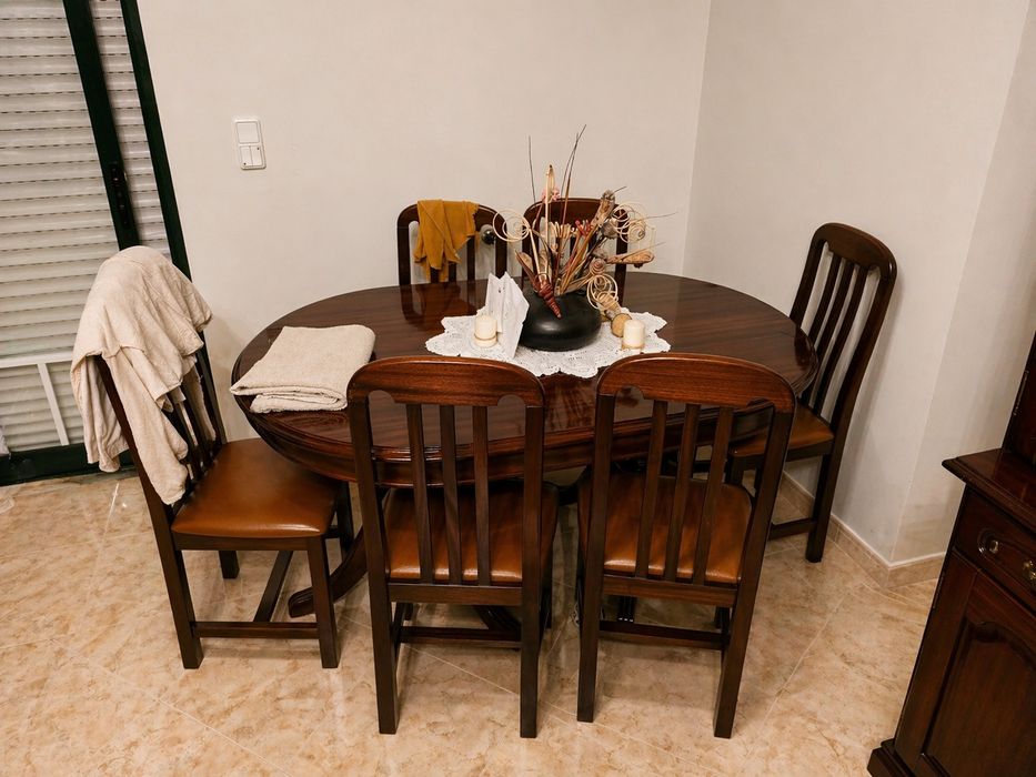 Mobília de Sala em Mogno Maciço