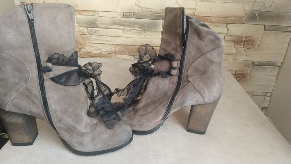 Buty damskie na obcasie 39/40