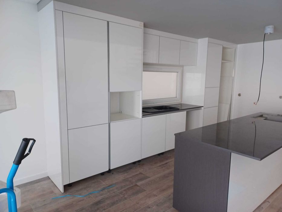 Serviços de Carpintaria e Remodelação de Interiores