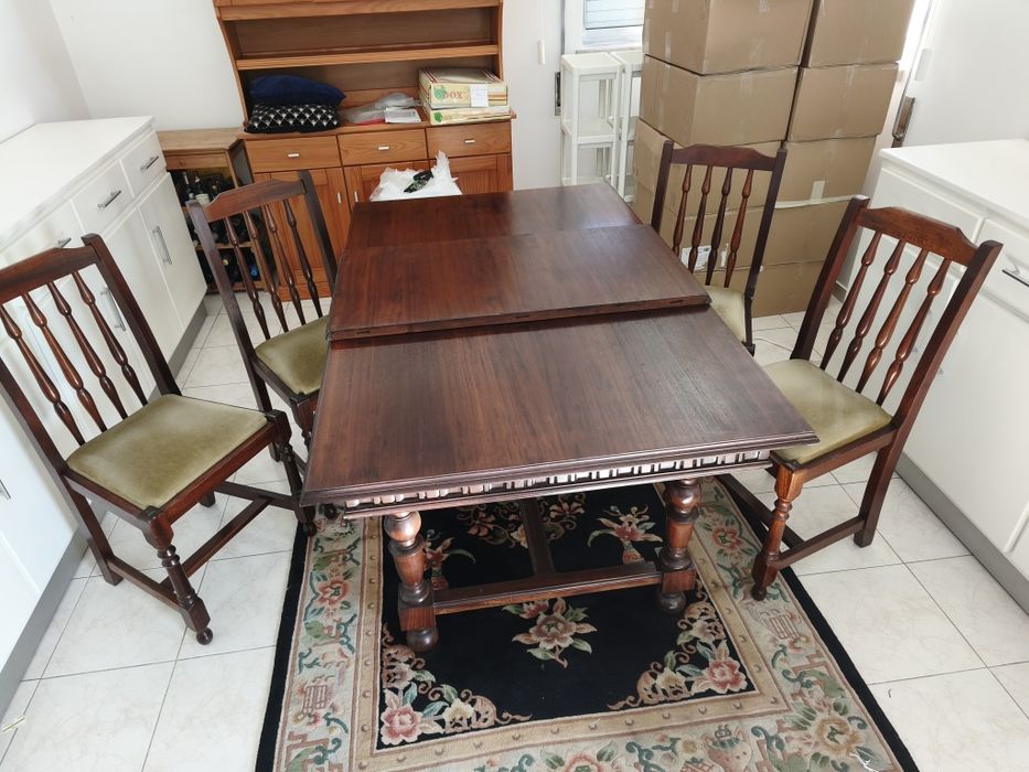 Mesa de jantar extensível com 4 cadeiras