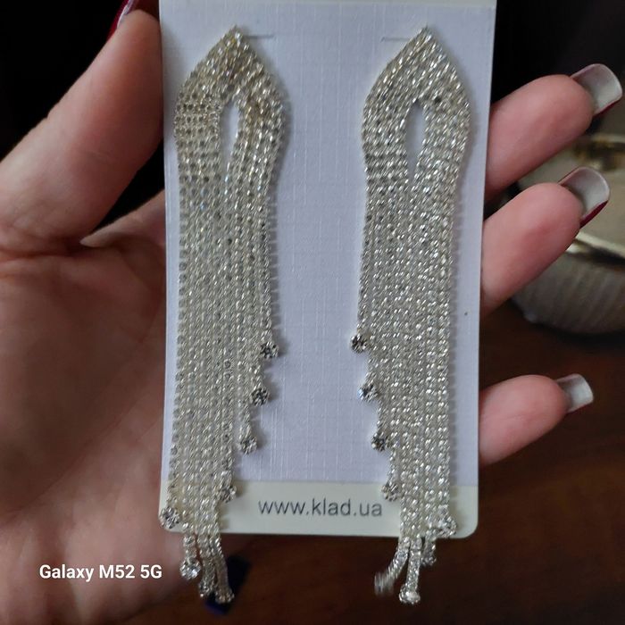 Стильні сережки з камінцямм