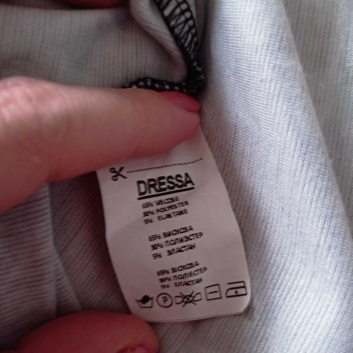 Сукня тепла, якісна дуже гарна с пояском.