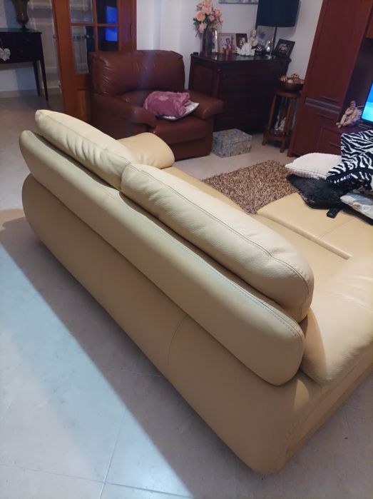 Sofá em pele com 2.20 metro.