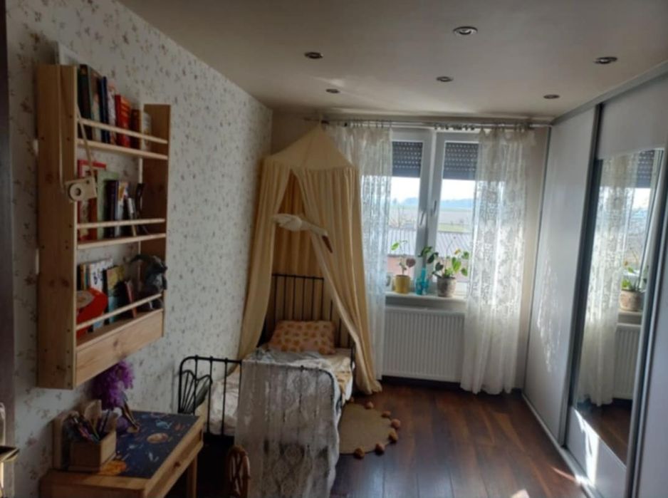 Sprzedam mieszkanie 2 pokojowe 69,80 m2, ogród garaż piwnica