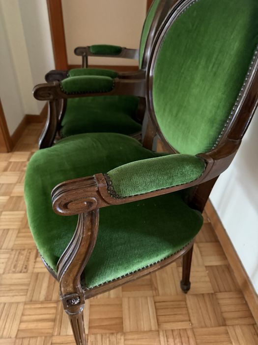 Duas cadeiras 50 euros conjunto