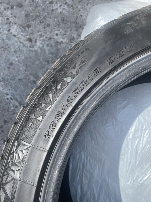 Зимова гума Nexen 235*45
