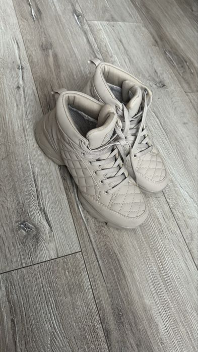 Зимове взуття, кросівки