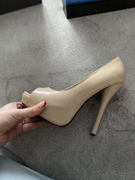 Жіночі туфлі на підборах, розмір 39