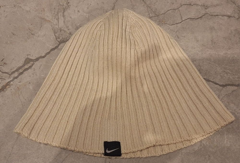 Czapka beżowa Nike