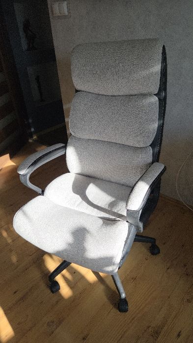 Fotel biurowy. Praktycznie nowy. Bardzo ładny.Solidny.