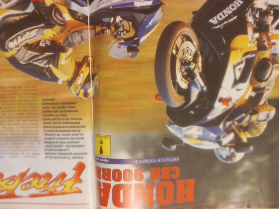 Czasopismo z opisemi plakatem motocykla Honda Fireblade Yamaha FZS