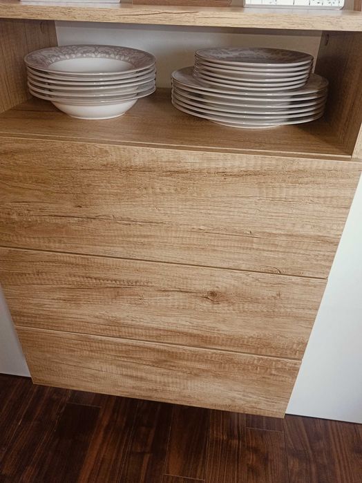 Sprzedam komodę z szufladami