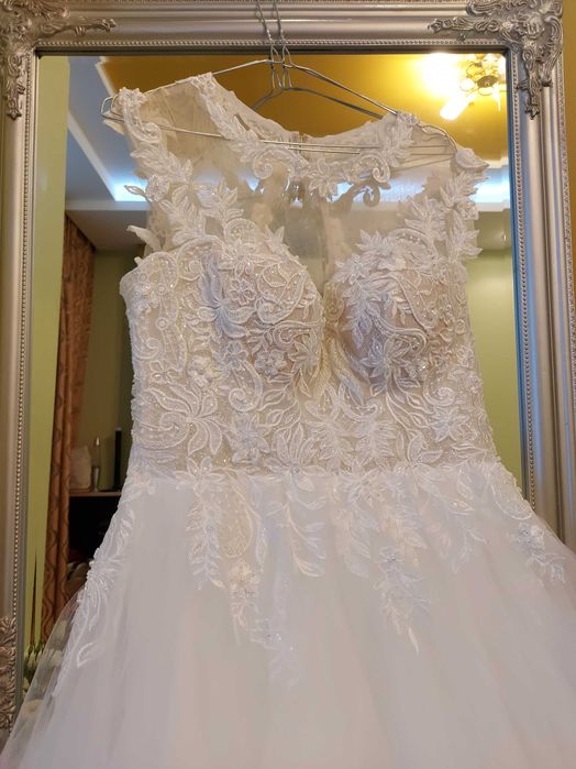 Весільна сукня кольору айворі 2021 року колекція