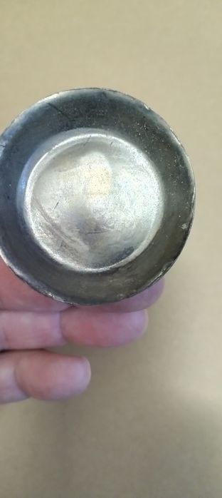 Estatueta em metal parece prata sem marcas. (ver desconto no texto)