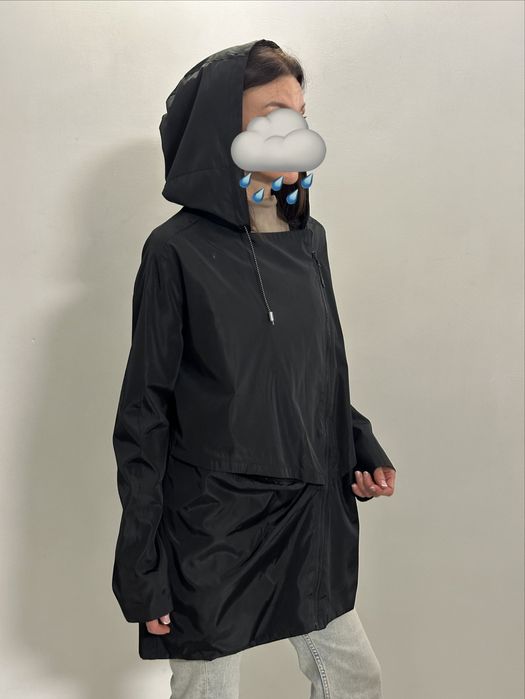 Лёгкий дождевик черного цвета