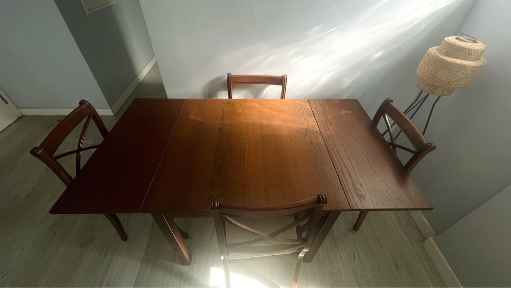Mesa de Jantar extensível.