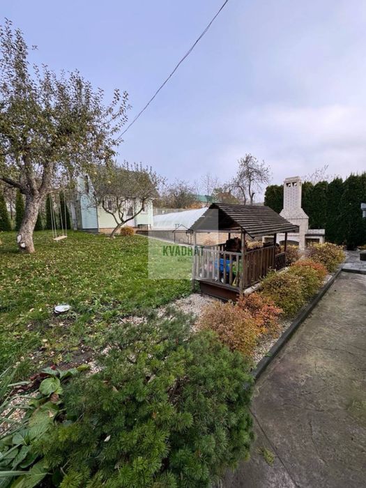 Продам затишний будинок з басейном та зоною відпочинку біля Дністра