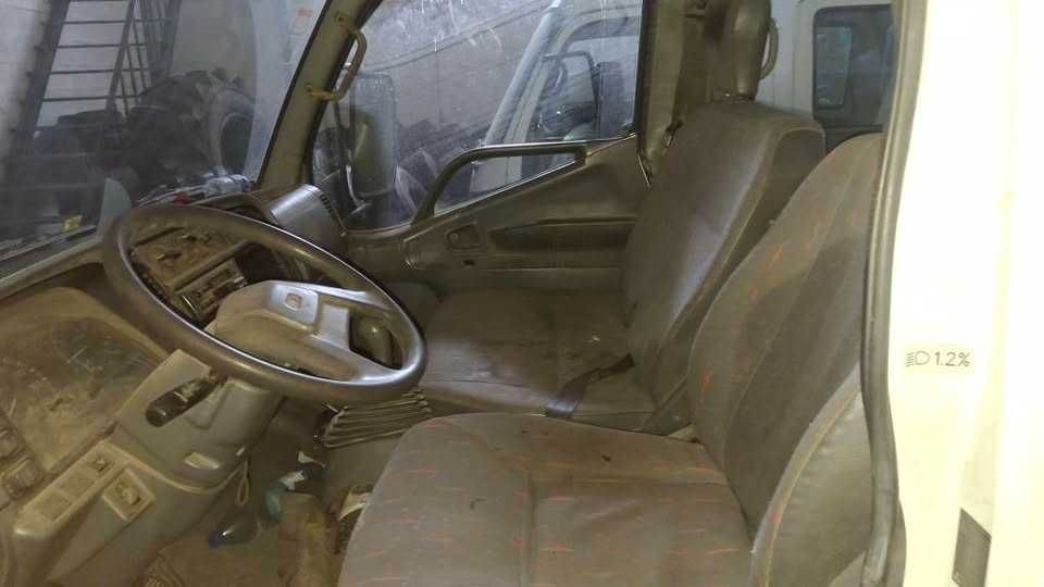 Mitsubishi Canter 9 lugares tribasculante