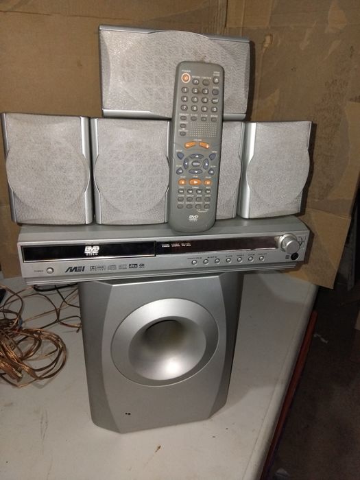 Dvd e sistema de som com SuB - woofer