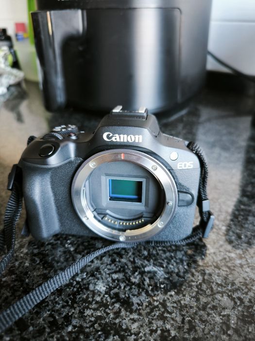 Máquina Fotografica Canon Eos R100 + RF-S 18-45mm IS-S Nova + cartão de memória 32GB