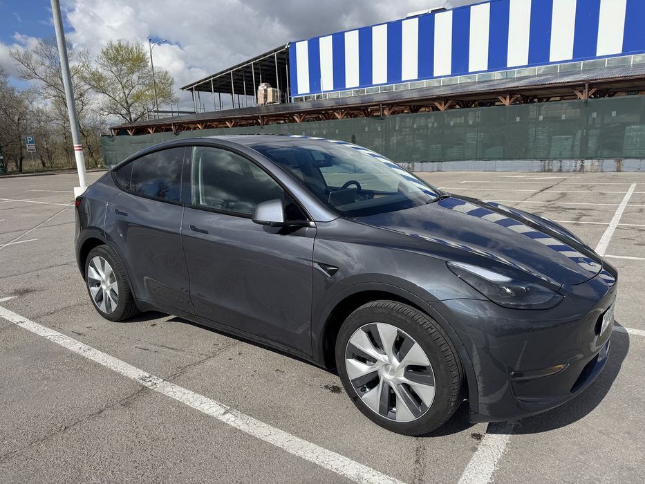 Tesla Y 2023 dual motor