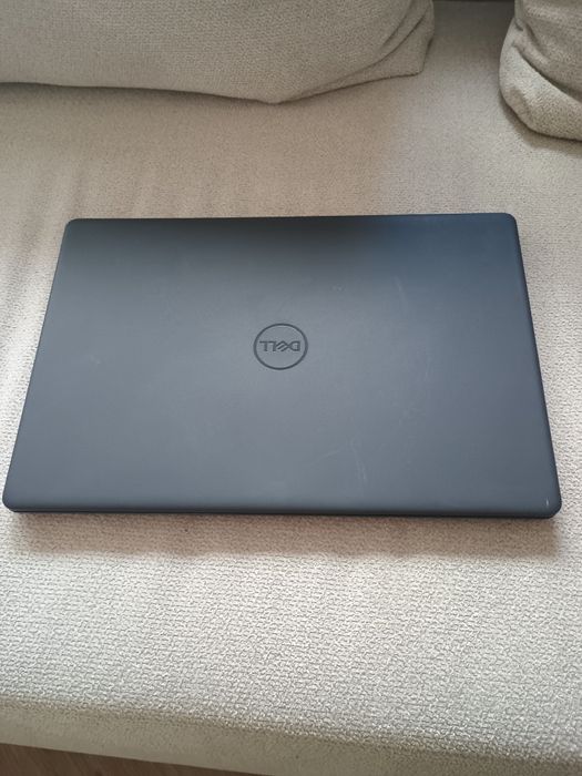 Laptop DELL, szybki, 8gb RAM, Windows 11  + gratis torba