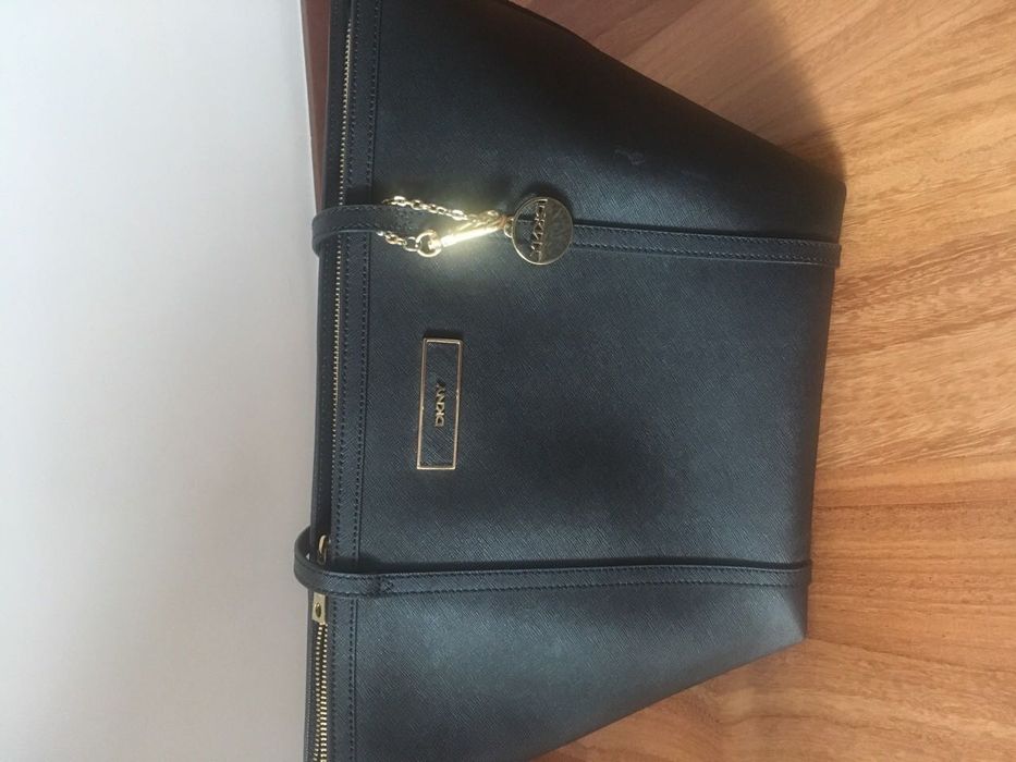 Mala Dkny preta como nova