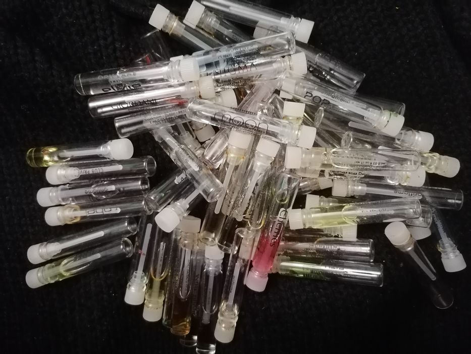 Cały zestaw 60szt. próbek perfum Oriflame