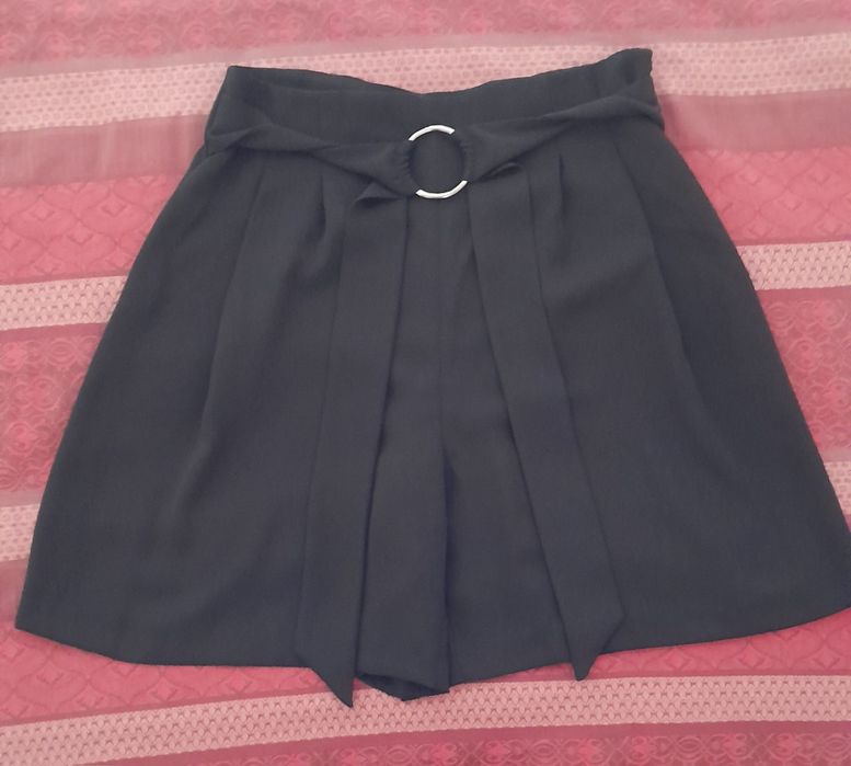 Zara Shorts, Size M, New
